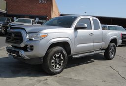 2018 Toyota Tacoma - Thumbnail 3