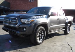 2017 Toyota Tacoma - Thumbnail 3