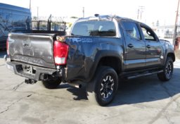 2017 Toyota Tacoma - Thumbnail 8