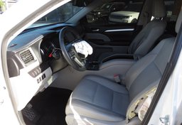 2016 Toyota Highlander - Thumbnail 25