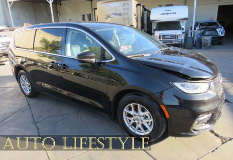 Picture of 2023 Chrysler Pacifica