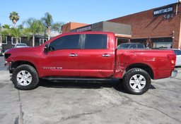 2018 Nissan Titan - Thumbnail 12