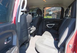 2018 Nissan Titan - Thumbnail 32