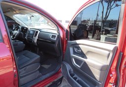 2018 Nissan Titan - Thumbnail 23