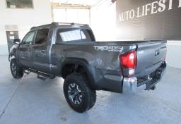 2017 Toyota Tacoma - Thumbnail 8