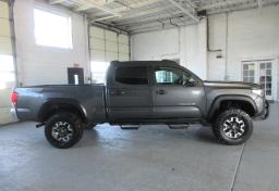 2017 Toyota Tacoma - Thumbnail 9