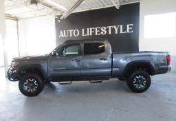 2017 Toyota Tacoma - Thumbnail 10