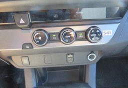 2018 Toyota Tacoma - Thumbnail 32