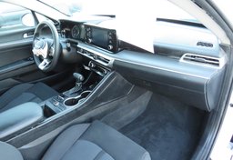 2022 Kia K5 - Thumbnail 24