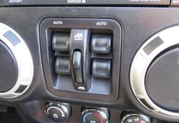 2015 Jeep Wrangler Unlimited - Thumbnail 33