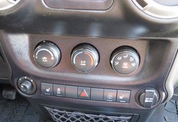 2015 Jeep Wrangler Unlimited - Thumbnail 34