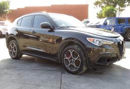 2018 Alfa Romeo Stelvio - Thumbnail 3