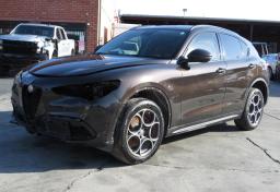2018 Alfa Romeo Stelvio - Thumbnail 4