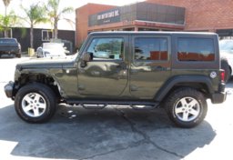 2016 Jeep Wrangler Unlimited - Thumbnail 12