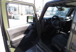 2016 Jeep Wrangler Unlimited - Thumbnail 18