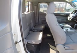 2014 Toyota Tacoma - Thumbnail 24