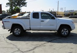 2014 Toyota Tacoma - Thumbnail 10