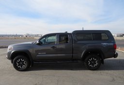 2017 Toyota Tacoma - Thumbnail 9