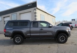 2017 Toyota Tacoma - Thumbnail 10