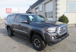 2017 Toyota Tacoma - Thumbnail 4