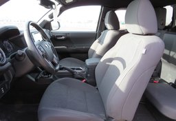 2017 Toyota Tacoma - Thumbnail 28