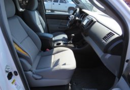 2015 Toyota Tacoma - Thumbnail 25