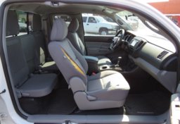 2015 Toyota Tacoma - Thumbnail 27