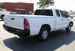 2015 Toyota Tacoma - Thumbnail 9