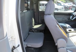 2015 Toyota Tacoma - Thumbnail 26