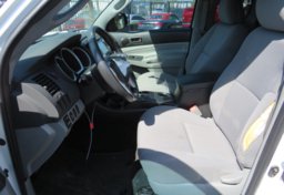 2015 Toyota Tacoma - Thumbnail 28