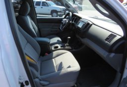 2015 Toyota Tacoma - Thumbnail 29