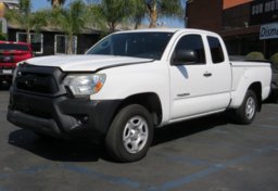 2015 Toyota Tacoma - Thumbnail 3