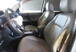 2019 Toyota Tacoma - Thumbnail 32