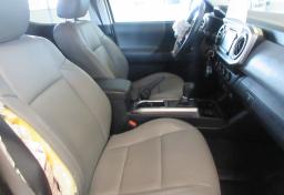 2019 Toyota Tacoma - Thumbnail 35