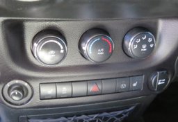 2015 Jeep Wrangler Unlimited - Thumbnail 28