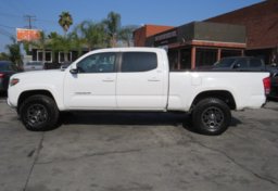 2017 Toyota Tacoma - Thumbnail 12