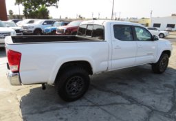 2017 Toyota Tacoma - Thumbnail 5