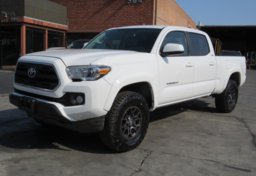 2017 Toyota Tacoma - Thumbnail 3