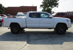 2017 Toyota Tacoma - Thumbnail 11