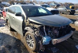 2018 Toyota Highlander - Thumbnail 2