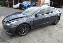 2019 Tesla Model 3 - Thumbnail 2