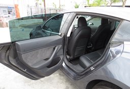 2019 Tesla Model 3 - Thumbnail 19