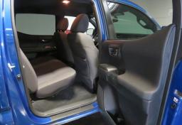 2016 Toyota Tacoma - Thumbnail 24