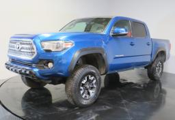 2016 Toyota Tacoma - Thumbnail 3