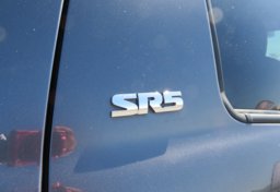 2014 Toyota Tundra 4WD Truck - Thumbnail 23