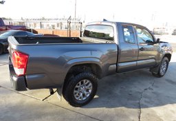 2016 Toyota Tacoma - Thumbnail 10