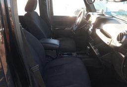 2015 Jeep Wrangler Unlimited - Thumbnail 5