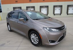 2018 Chrysler Pacifica - Thumbnail 2