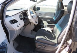 2014 Toyota Sienna - Thumbnail 27