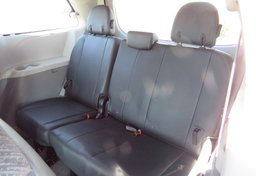 2014 Toyota Sienna - Thumbnail 32